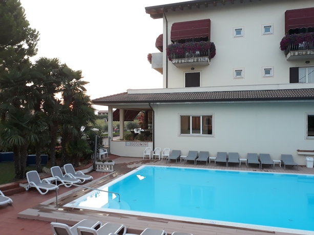 Imagen de la piscina del Hotel Da Roberto. Foto 19