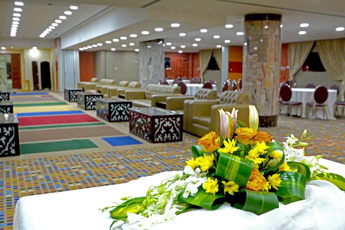 Imagen de los interiores del Hotel Dabab By Warwick. Foto 10