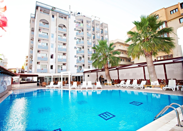 Imagen de la piscina del Hotel Dabaklar Deluxe. Foto 15