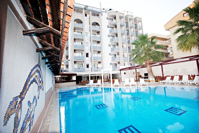 Imagen de la piscina del Hotel Dabaklar Deluxe. Foto 16