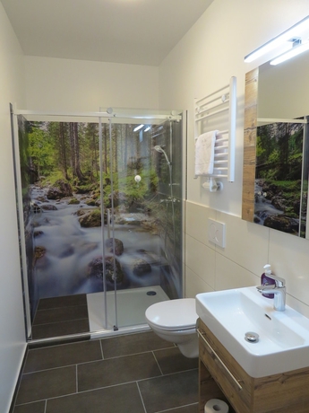 Imagen de la habitación del Hotel Dachsteinresort. Foto 2