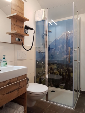 Imagen de la habitación del Hotel Dachsteinresort. Foto 16