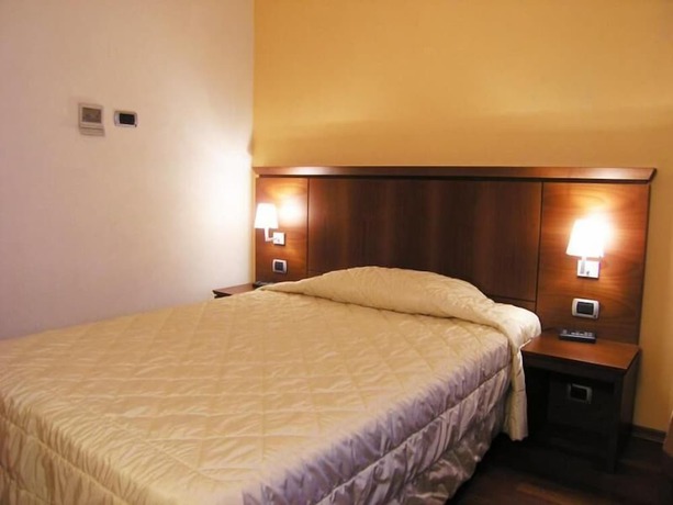 Imagen de la habitación del Hotel Dado International. Foto 3