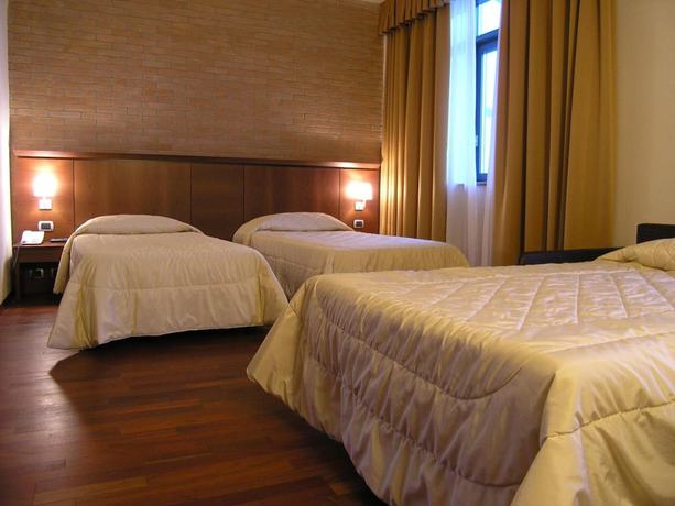 Imagen de la habitación del Hotel Dado International. Foto 4