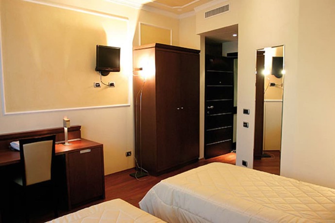 Imagen de la habitación del Hotel Dado International. Foto 7