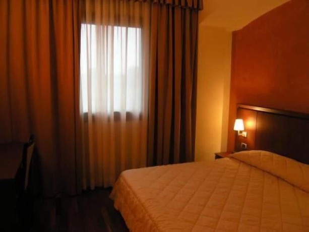 Imagen de la habitación del Hotel Dado International. Foto 8
