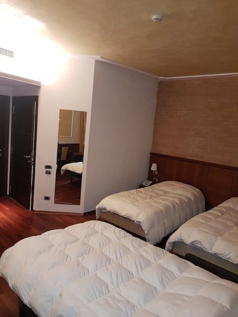 Imagen de la habitación del Hotel Dado International. Foto 11