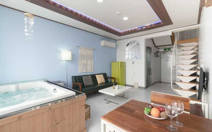 Imagen de la habitación del Hotel Daebudo Gallery Spa Pension. Foto 18