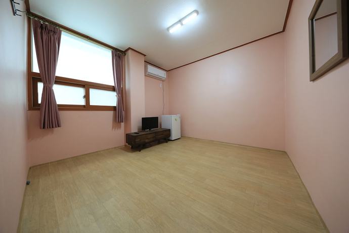 Imagen de la habitación del Hotel Daecheon Garim Pension. Foto 6