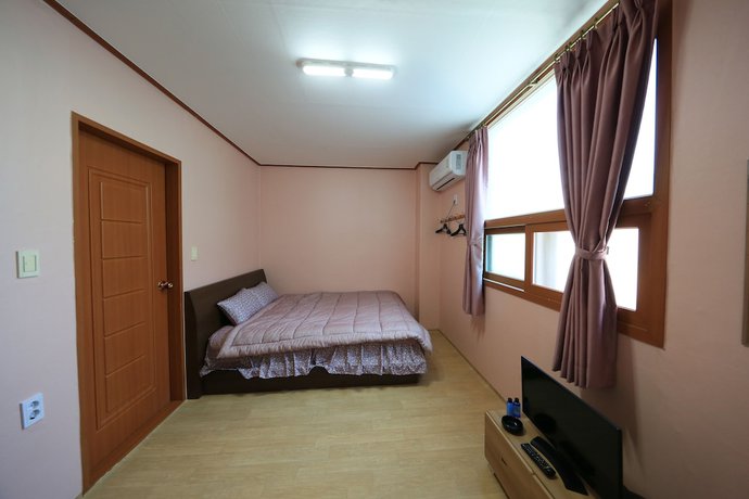 Imagen de la habitación del Hotel Daecheon Garim Pension. Foto 11