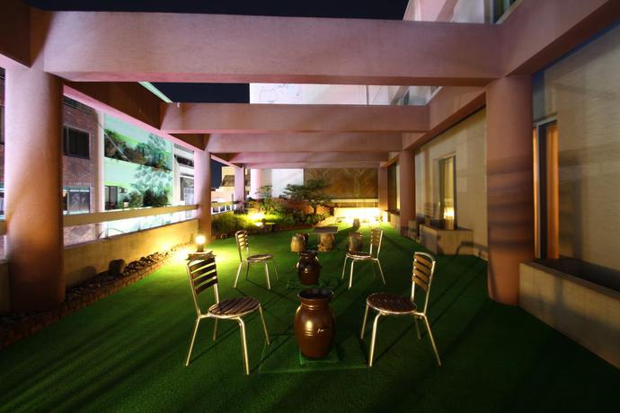 Imagen de los exteriores del Hotel Daedong. Foto 11