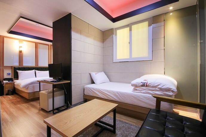 Imagen de la habitación del Hotel Daegu Bonridong Technic. Foto 14