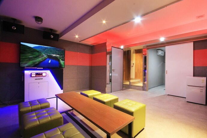 Imagen de la habitación del Hotel Daegu Bonridong Technic. Foto 18