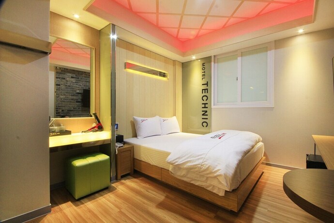 Imagen de la habitación del Hotel Daegu Bonridong Technic. Foto 19