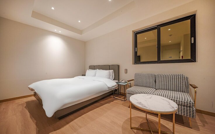 Imagen de la habitación del Hotel Daegu Dongdaegu Station Cherish. Foto 20