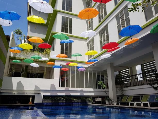 Imagen de la piscina del Hotel Dafam Fortuna Seturan. Foto 14