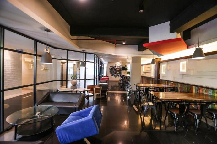 Imagen del bar/restaurante del Hotel Dafam Fortuna Seturan. Foto 5