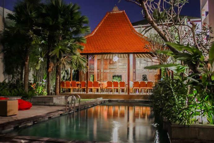 Imagen de la piscina del Hotel Dafam Savvoya Seminyak Bali - Chse Certified. Foto 20