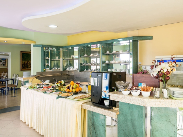 Imagen del bar/restaurante del Hotel Dafi. Foto 3