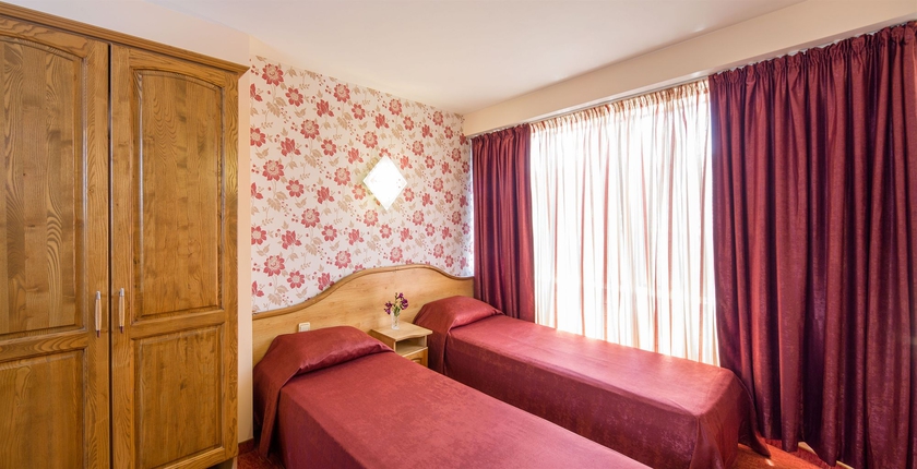 Imagen de la habitación del Hotel Dafi. Foto 12