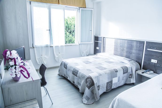 Imagen de la habitación del Hotel Dafne, Lido di Savio. Foto 12