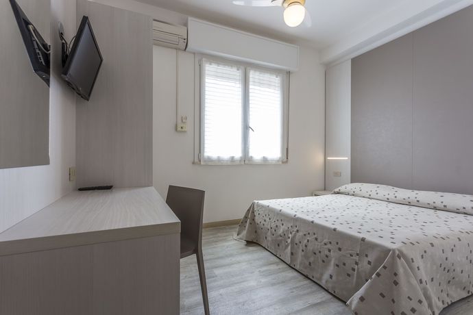Imagen de la habitación del Hotel Dafne, Lido di Savio. Foto 13