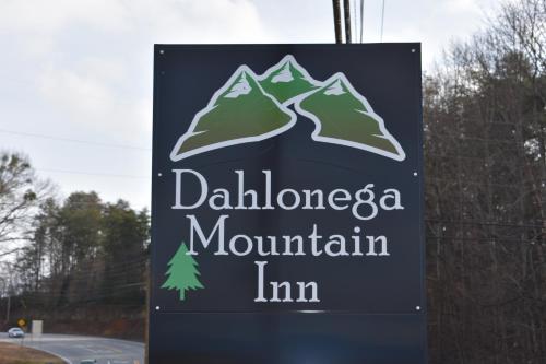 Imagen general del Hotel Dahlonega Mountain Inn. Foto 1