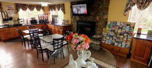 Imagen general del Hotel Dahlonega Mountain Inn. Foto 2