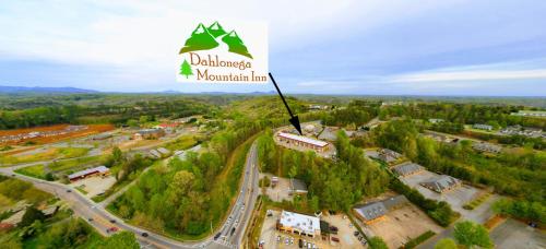 Imagen general del Hotel Dahlonega Mountain Inn. Foto 5
