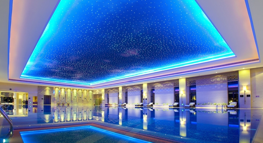 Imagen de la piscina del Hotel Dahongpao Resort Wuyi Mountain. Foto 18