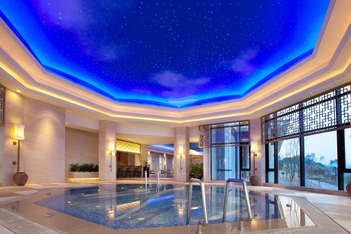 Imagen de la piscina del Hotel Dahongpao Resort Wuyi Mountain. Foto 19