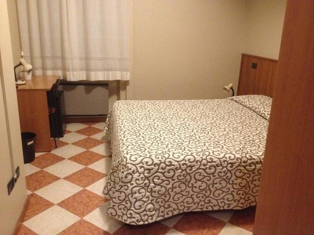 Imagen de la habitación del Hotel Daina. Foto 5