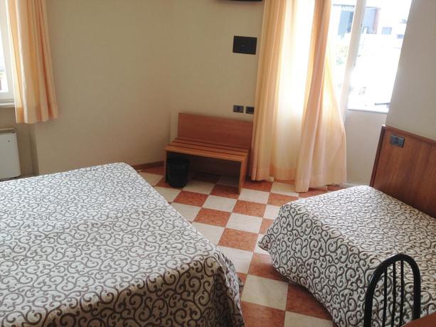 Imagen de la habitación del Hotel Daina. Foto 6