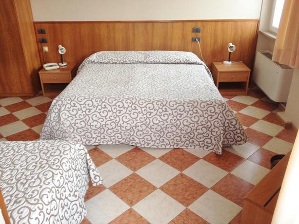 Imagen de la habitación del Hotel Daina. Foto 7