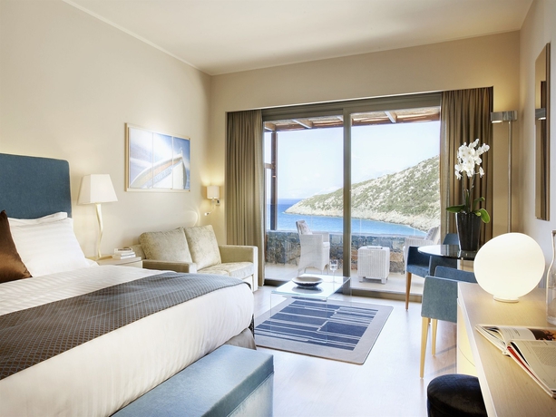 Imagen de la habitación del Hotel Daios Cove. Foto 3