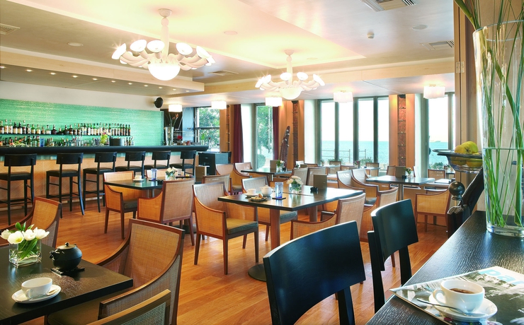 Imagen del bar/restaurante del Hotel Daios Luxury Living. Foto 2