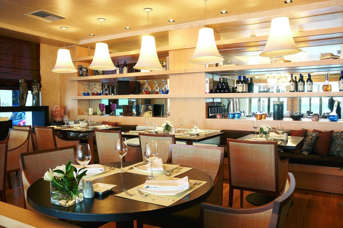 Imagen del bar/restaurante del Hotel Daios Luxury Living. Foto 3