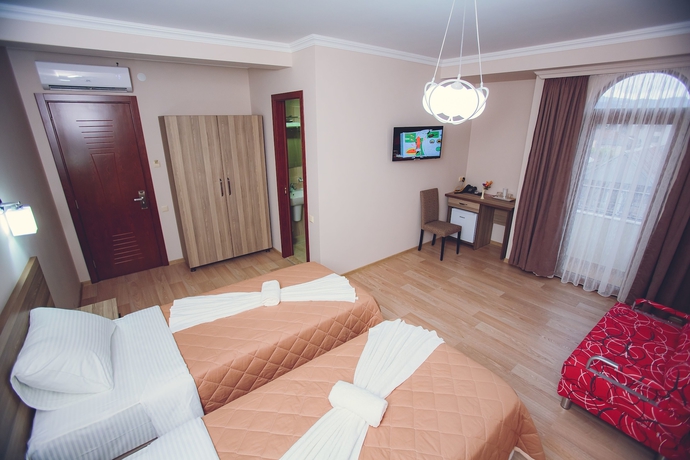 Imagen de la habitación del Hotel Daisi-sunset. Foto 13