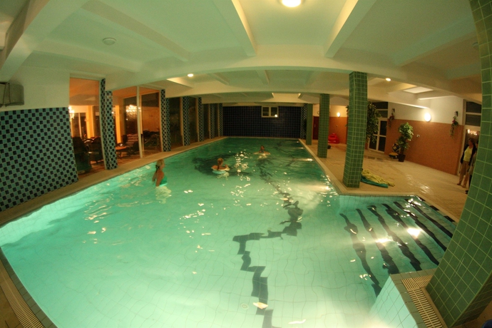 Imagen de la piscina del Hotel Daisy Budget. Foto 16