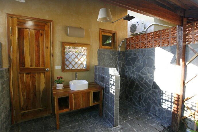 Imagen de la habitación del Hotel Daisy Resort. Foto 28