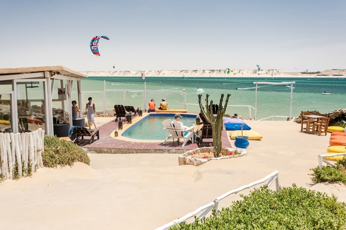 Imagen de la piscina del Hotel Dakhla Spirit Camp - Kitesurf. Foto 19