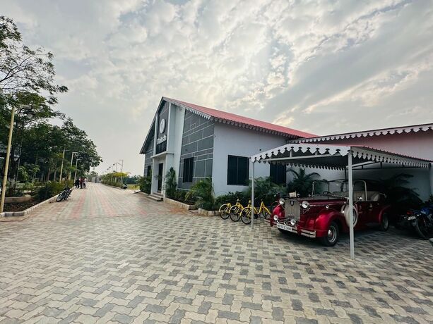 Imagen general del Hotel Daksh Eden Greenz -a Luxury Resort. Foto 4