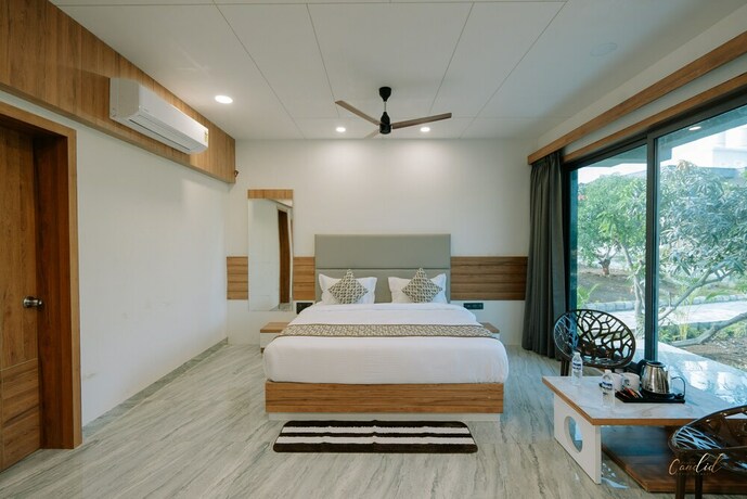 Imagen de la habitación del Hotel Daksh Eden Greenz -a Luxury Resort. Foto 19