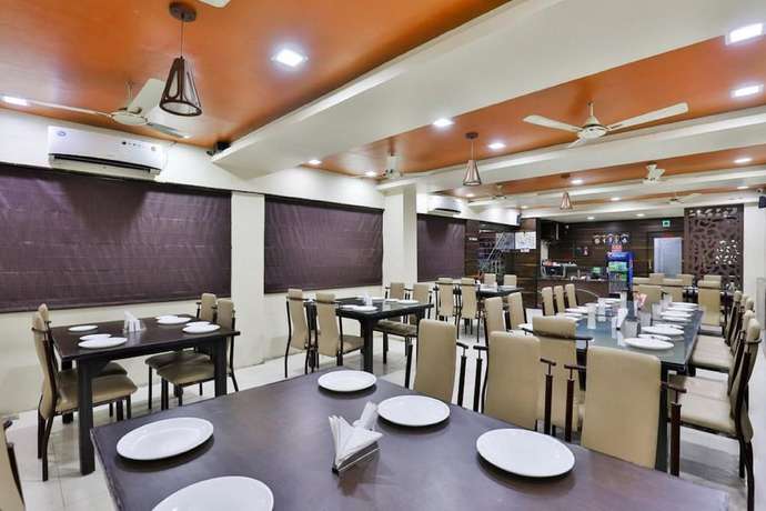 Imagen del bar/restaurante del Hotel Daksh. Foto 4