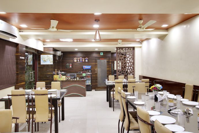 Imagen del bar/restaurante del Hotel Daksh. Foto 5