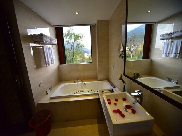 Imagen de la habitación del Hotel Dali Art Golf. Foto 2