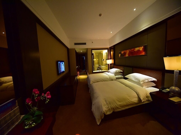 Imagen de la habitación del Hotel Dali Art Golf. Foto 5