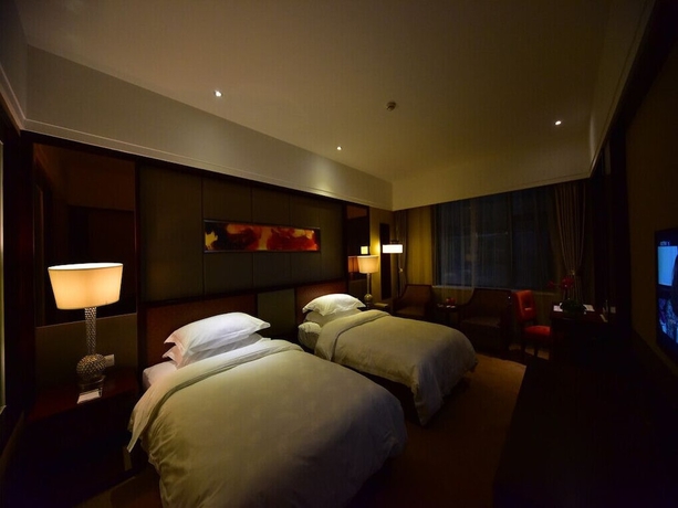 Imagen de la habitación del Hotel Dali Art Golf. Foto 6