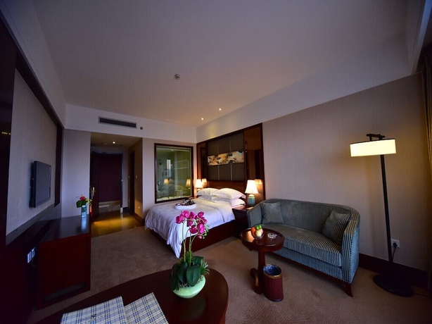 Imagen de la habitación del Hotel Dali Art Golf. Foto 9