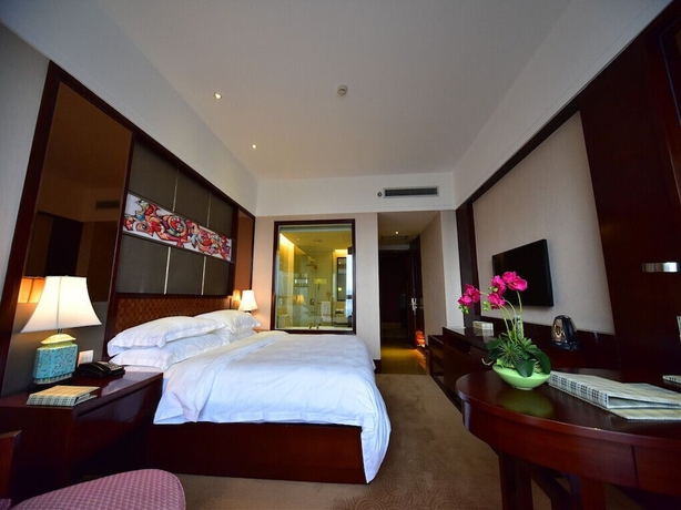Imagen de la habitación del Hotel Dali Art Golf. Foto 13